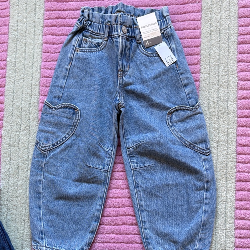 Gap horseshoe jeans with heart pockets- NWT- 4T